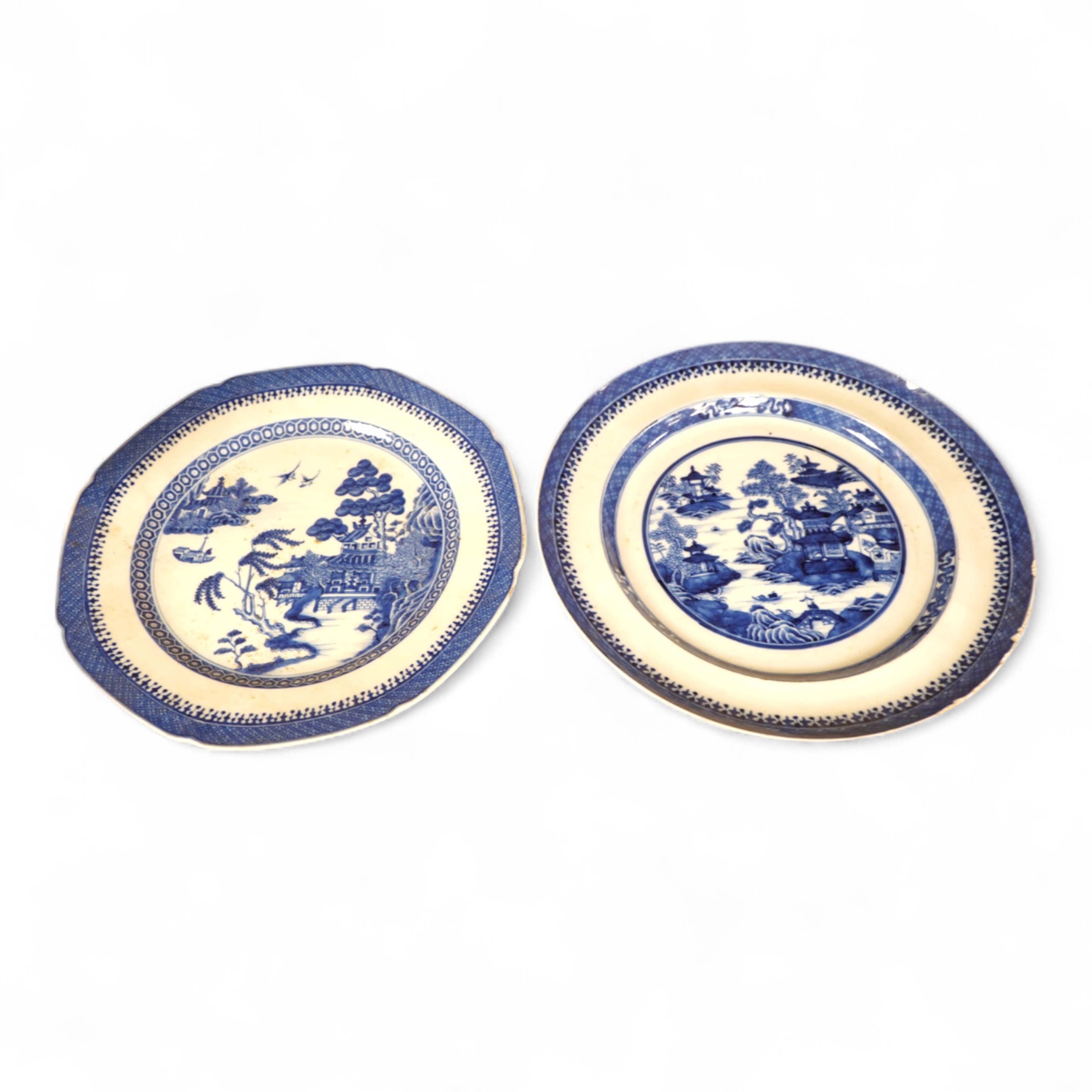 Two 18th century Chinese blue and white plates, 24cm in diameter